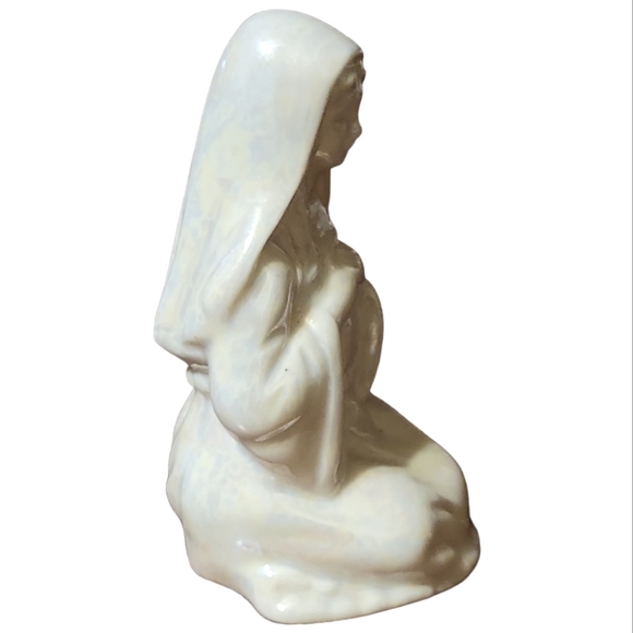 Vtg Mother Mary Pearlized Nativity Scene Figurine Iridescent Around The World - Picture 4 of 5